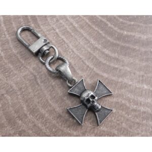 Amigaz Amigaz Maltese Cross Skull key chain