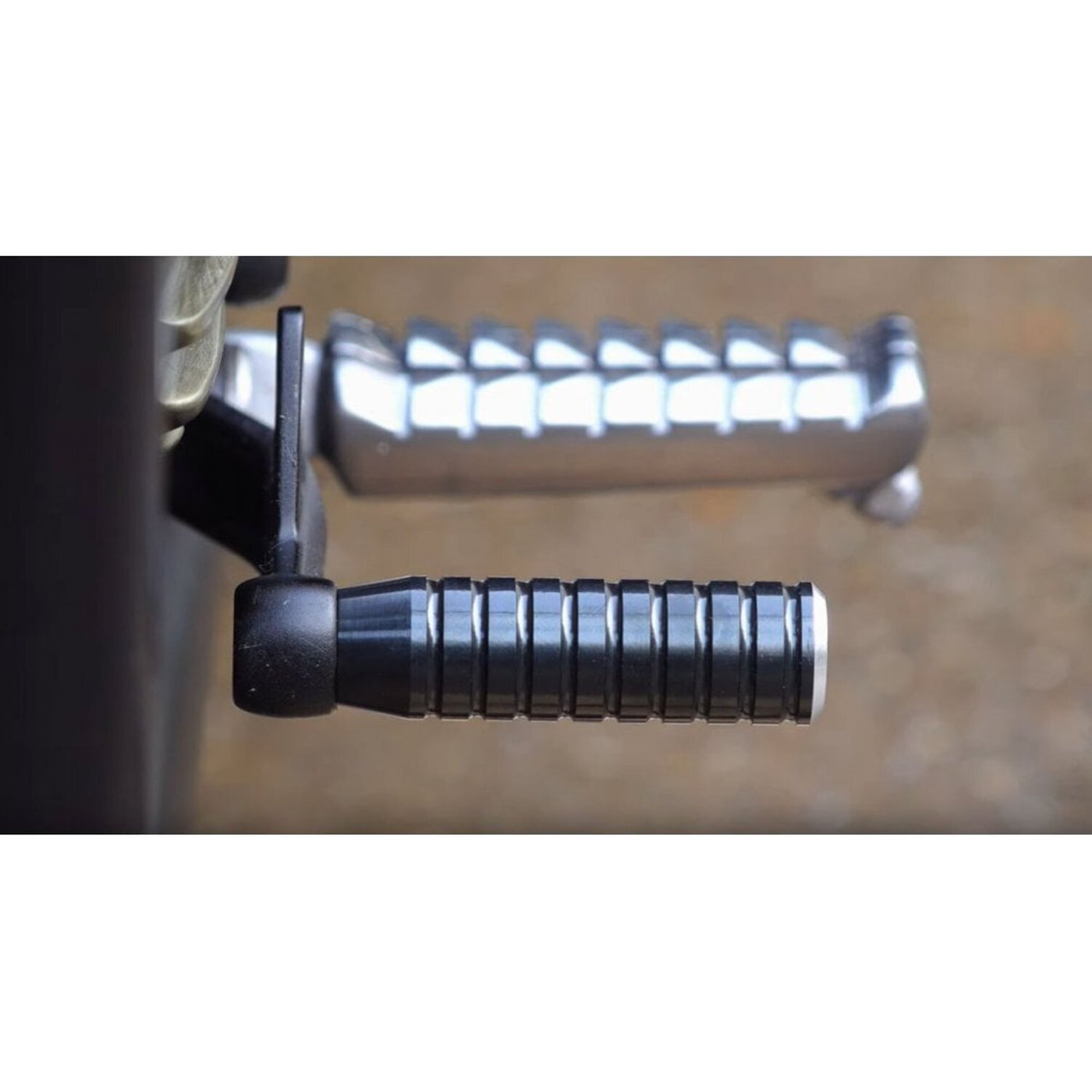 Motone Motone, extented shifter peg ribbed. Black