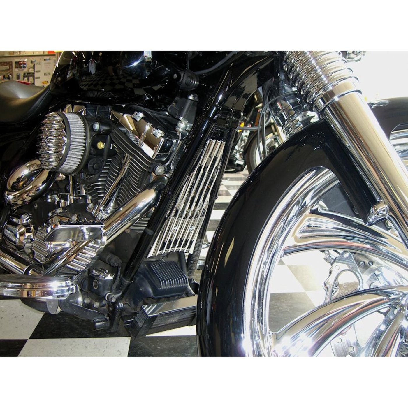 Covingtons Covingtons, finned frame grill. Chrome - Image 2