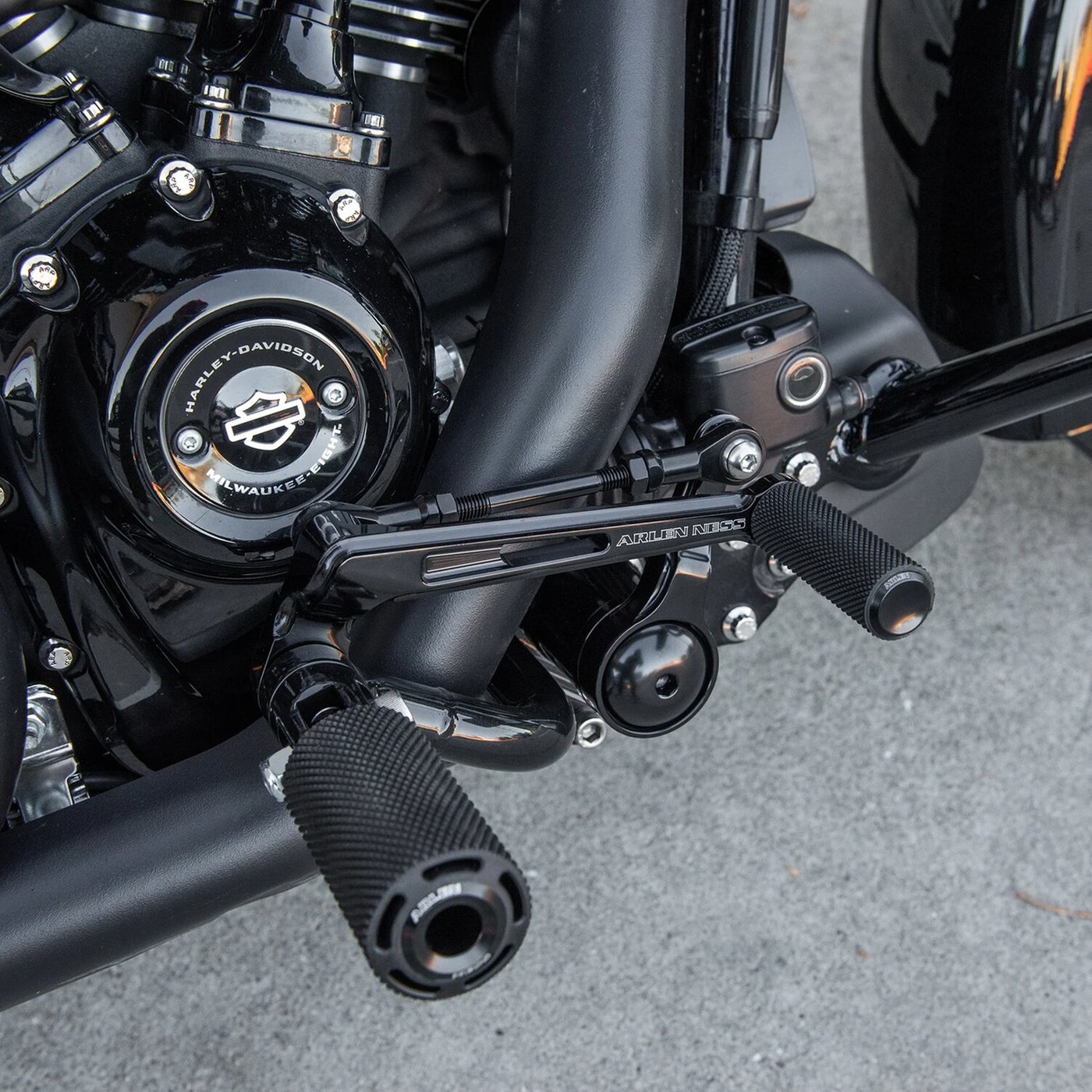 Arlen Ness Arlen Ness, Bagger mid control kit. Black - Image 2
