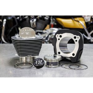 S&S S&S, 132" big bore kit. Black cylinders / highlighted fins